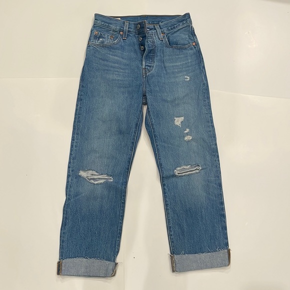 Levi’s 501 Crop Frayed - Picture 2 of 10
